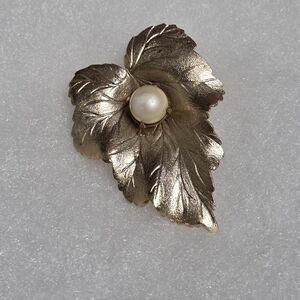 Sarah Coventry Gold-Tone Leaf Brooch with Pearl Accent